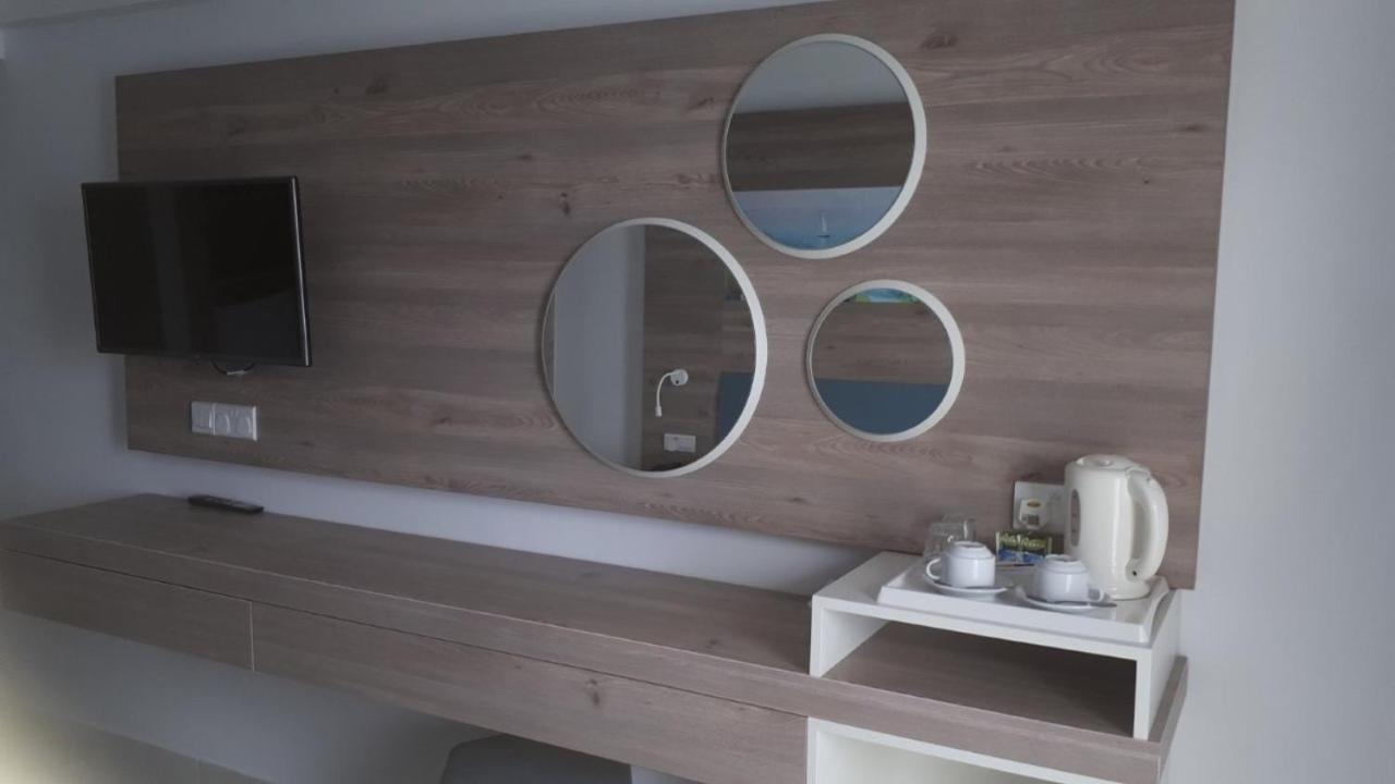 Karousos Beach Rooms アヤナパ エクステリア 写真