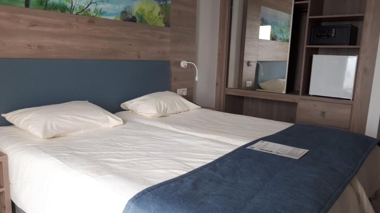 Karousos Beach Rooms アヤナパ エクステリア 写真