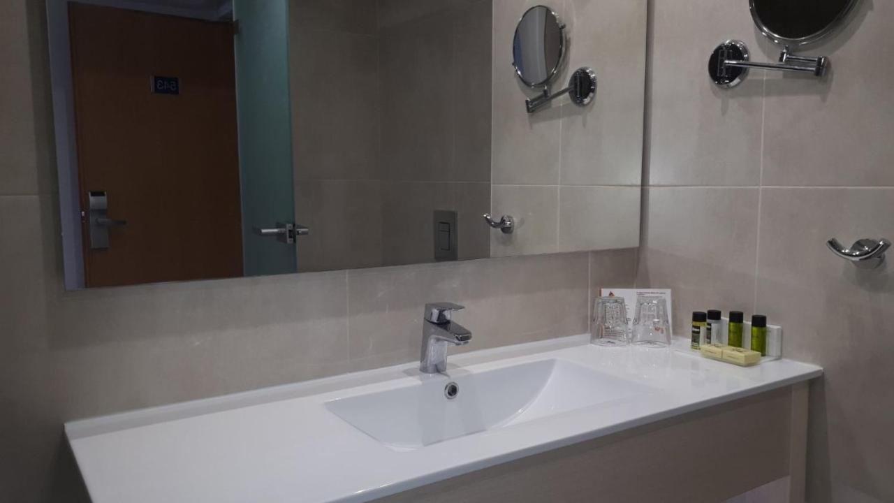 Karousos Beach Rooms アヤナパ エクステリア 写真