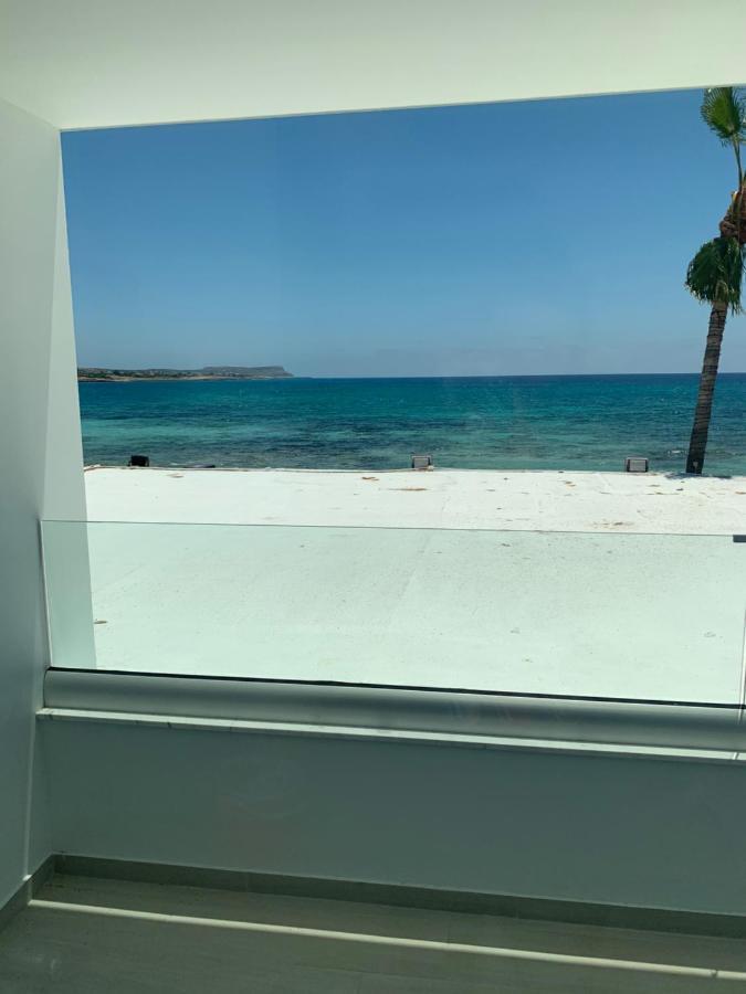 Karousos Beach Rooms アヤナパ エクステリア 写真